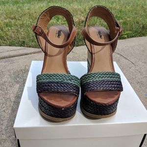 Summer wedges